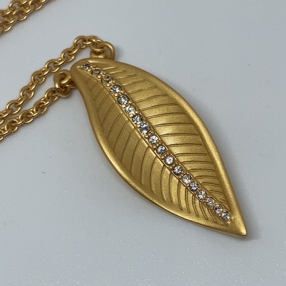 Leaf necklace, brand new 16 inch necklace - Picture 3 of 3